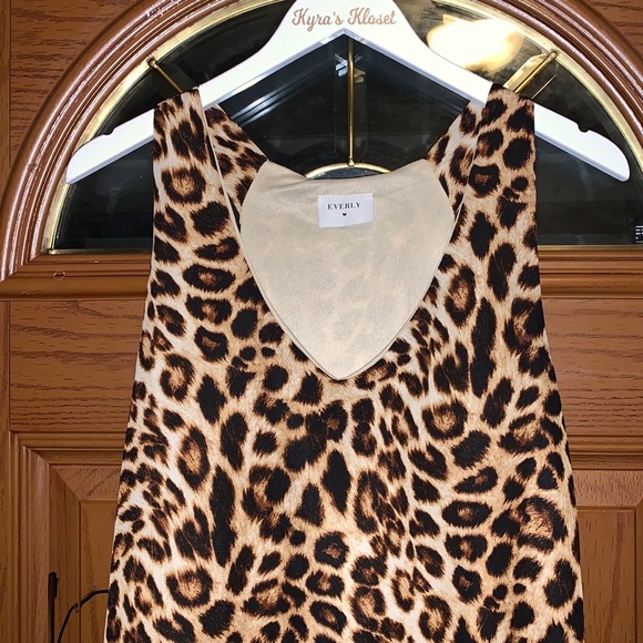 Everly Cheetah Leopard Print Flowy Peplum High Low V-Neck Sleeveless Blouse - Picture 5 of 16